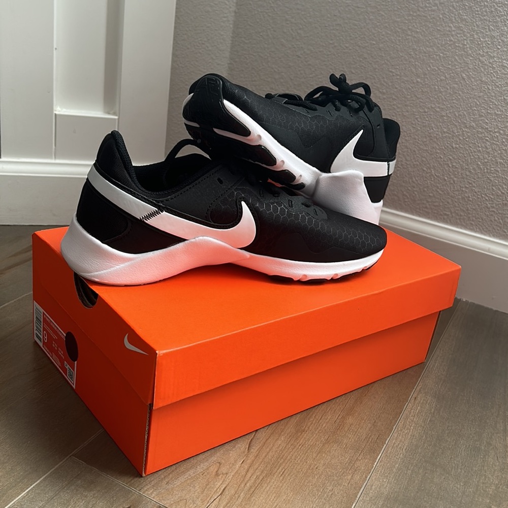 Nike Legend Essentials - Picture 2 of 5
